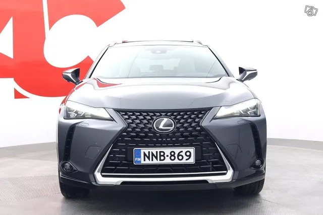 Lexus UX 300e Luxury - Akun bruttokapasiteetti 72,8 kWh. Miljoonan kilometrin / 10 vuoden akkuturva. Image 8